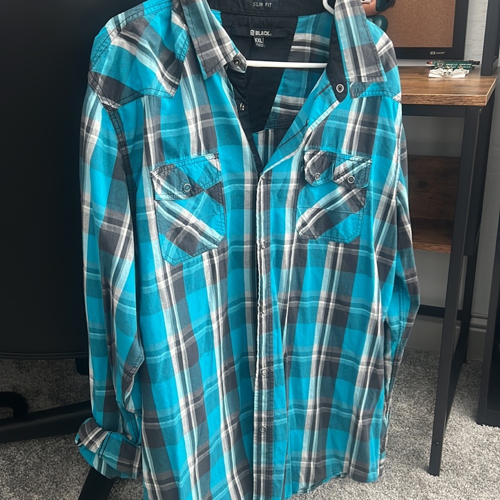 Button down - Picture 2 of 2